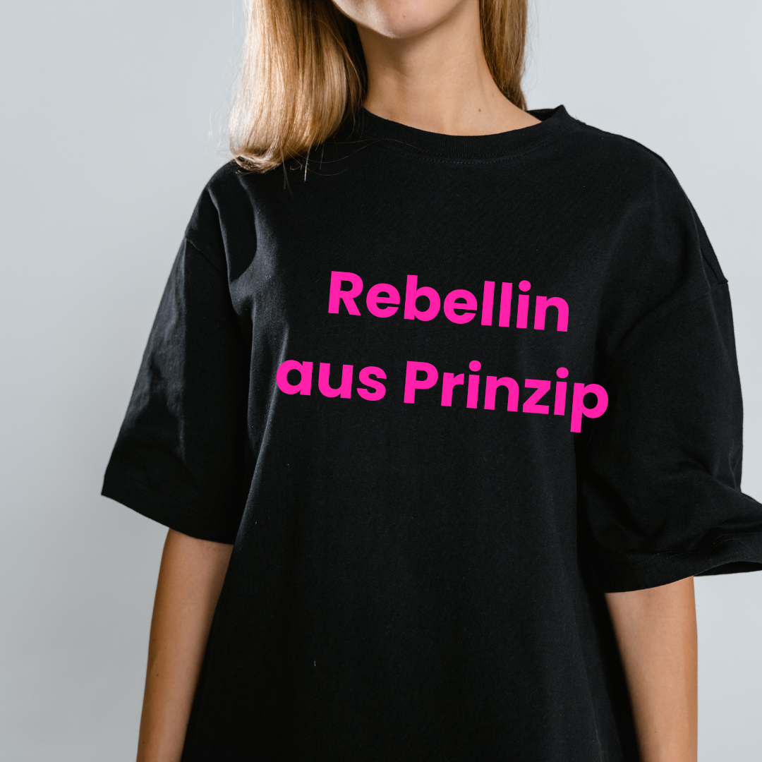 Rebellin aus Prinzip T-Shirt